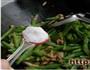 豆角炒肉的做法图解5