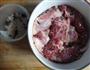 腌肉蒸凤爪的做法图解1