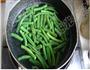 核桃麻酱豆角的做法图解2