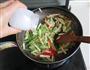 杏鲍菇炒芹菜的做法图解5