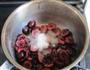 浓情蜜意巧克力—樱桃巧克力的做法图解1