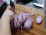 洋葱炒蛋的做法图解1