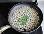 虾仁青豆莲子米的做法图解6