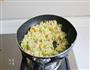 蚕豆米小炒饭的做法步骤6