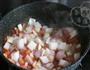 番茄培根炒意面片的做法图解4
