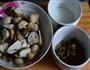 草菇炒咸菜的做法图解1