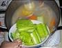 苦瓜玉米马蹄鸡脚汤的做法图解6