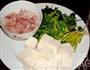 香菜叶肉片豆腐汤的做法图解1
