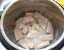 莲藕玉米排骨汤的做法图解3