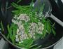 韭菜花炒蚬肉的做法图解5