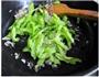 豉茸虾皮炒苦瓜的做法图解3