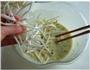 酥脆豆芽煎饼的做法图解3