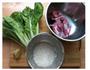 肉骨头青菜粥的做法图解1