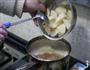 排骨汁烧土豆的做法图解3