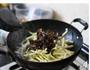 蒿菜黑木耳炒肉的做法图解4