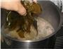 黄豆海带排骨汤的做法图解3
