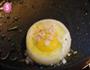 有个圈的煎蛋的做法图解5