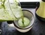 凉拌菠菜手擀面的做法图解2