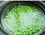 青豌豆炒肉丁的做法图解2