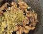 豆豉酸菜丝爆猪头肉的做法图解9