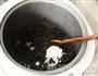 黑香米椰浆水果饭的做法步骤2