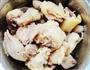 茶树菇炖鸡的做法图解2