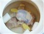 玉米胡萝卜煲脊骨汤的做法图解3