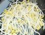 黄豆芽炒粉条的做法图解4