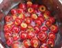 桂花炒红果的做法步骤2
