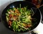 药芹炒面筋的做法步骤4