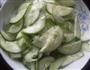 爽脆黄瓜炒肉的做法图解1