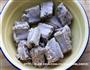梅菜蒸排骨的做法图解2
