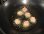 炸素丸子的做法图解2