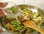 鲜蚕豆炒春笋的做法图解6