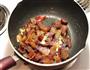 韭菜花炒腊肉的做法图解3