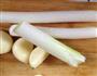 蒜蓉菠菜、手掰豆角的做法图解1