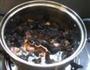 黑木耳鸡肝汤的做法图解2