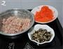 暖心暖胃的冬天早餐-胡萝卜冬菇猪肉馅馄饨的做法图解2