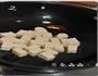 香菇酱炒豆腐黑木耳的做法图解2