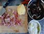土豆香菇炖肉的做法图解1