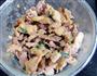 西兰花云耳炒肉的做法图解2