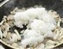 菌菇焖饭的做法图解4