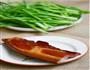 蒜苗炒腊肉的做法图解1