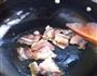 腊肉炒蒜薹的做法图解2