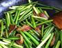 腊肉炒蒜薹的做法图解6