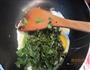 九层塔炒鸡蛋的做法图解3