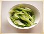 芹菜炒里脊的做法图解1