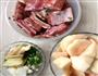 土豆焖排骨的做法图解1