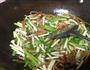 韭黄炒豆干的做法图解3