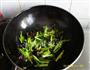 蒜苗炒黑木耳的做法图解2